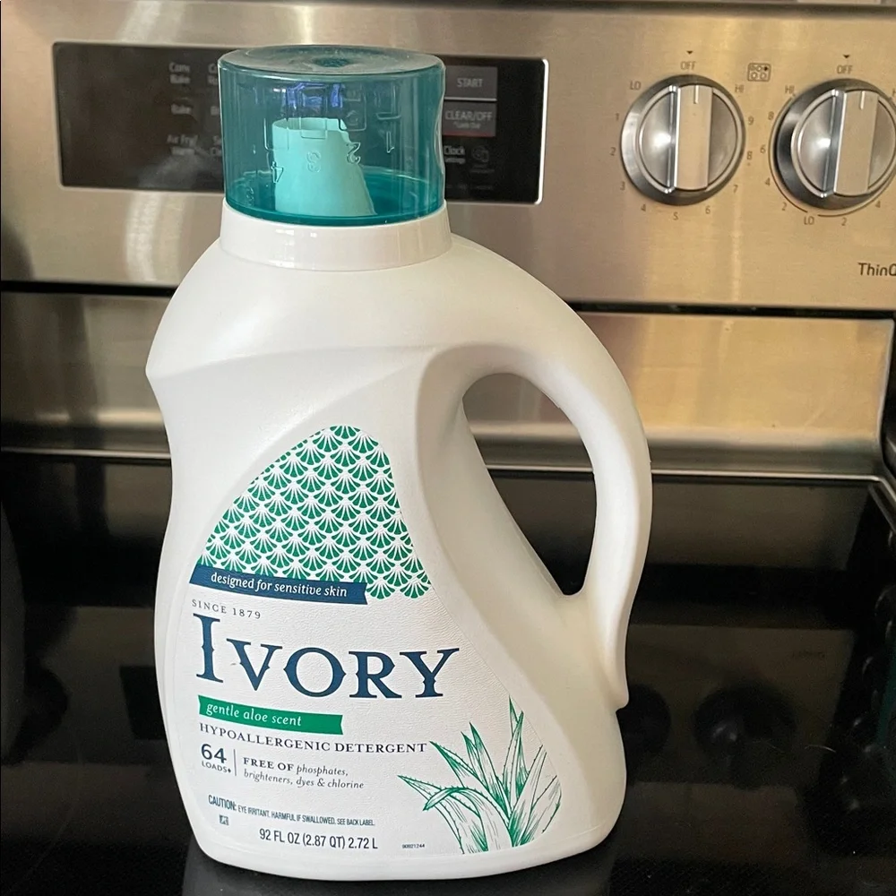 Ivory Laundry Detergent 92oz 64 Loads Aloe Hypoallergenic for Sensitive Skin - Picture 1 of 6